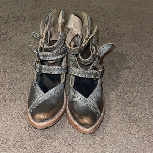 Freebird bootie sandals. size 5 but fit like a 6